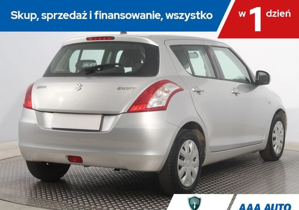 Suzuki Swift cena 30000 przebieg: 105956, rok produkcji 2013 z Strzyżów małe 154